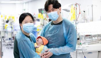550g 초극소 저체중 출생아, 6개월 집중치료 후 건강히 퇴원