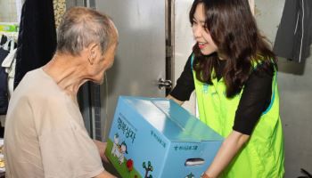 하나금융, 폭염 취약계층 위해 ‘시원한 여름나기 행복상자’ 전달