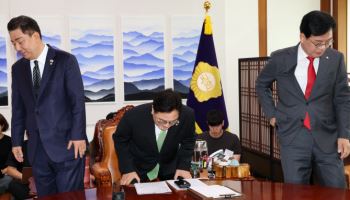 與부결표 우려에 野추천 인권위원 선출안 상정 보류