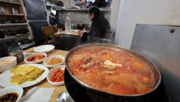 "백반집이 사라졌어요" 직장인 점심은 어쩌라고