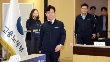 김영훈 장관 "노란봉투법은 대화 촉진법"…고용부는 '수정안' 마련
