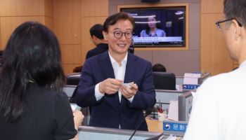 전재수 해수장관 "부산 이전, 집적화 통한 '시너지'"…출마설엔 '머뭇'