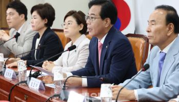 野김선교 압수수색에…송언석 "李대통령, 특검 앞세워 독재"