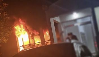 "고양이 눈빛 불쾌해" 방화…불길 속 아파트로 뛰어든 경찰