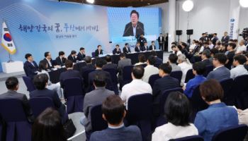 李대통령 “부산, 북극항로 수혜… 항만물류 전략 시급”