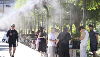 "찜통에 있는 듯"..수도권 38도 폭염, 온열질환 사망자도 11명