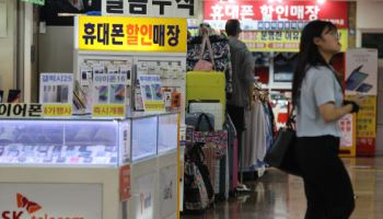 단통법 폐지 1주일…눈치싸움하는 이통 3사, 점유율 변동 ‘미미’