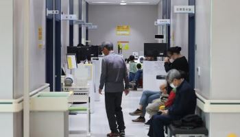 환자 넘치는데 의료진수는 세계 ‘꼴찌’…팍팍한 의료현실