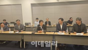 “피지컬 AI, 이제는 국가 전략”... 정동영 깜짝 등장한 산학연 간담회
