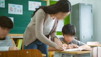 “유산한 교사 별로....담임 바꿔줘” 학부모 항의 ‘충격’