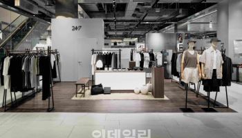 이사칠, 더현대서울서 팝업…2030·외국인 고객 정조준
