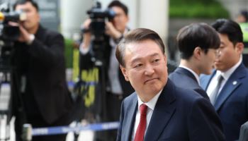 “체온 조절하려 속옷 입고 누운 것”…尹측, 정성호 법적 조치
