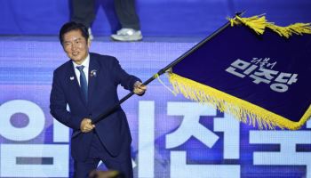 정청래, 민주당 신임 당대표에…"내란세력 뿌리 뽑아야"