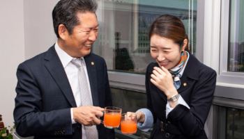 정청래 "강선우 든든한 울타리 될것…의정활동 잘하자 했다"