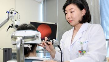 수영장, 바다 다녀왔다면? 물놀이 후 귀 건강 꼭 챙겨야