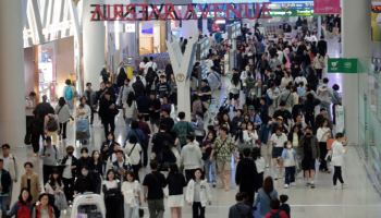 “中 단체 관광객 잡자”…‘무비자’ 입국 추진하는 국정위