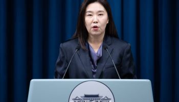 대통령실, 조국 사면 가능성에 “李대통령 결심 전까지 알기 어려워”