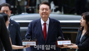 "조사 아닌 망신주기"…尹, 체포영장 완강히 거부한 이유는