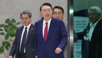 다음 주 尹 내란 재판 재개…법원 보안 검색 강화