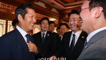 당정, 양도세 대주주 기준 결론 못내…"추이 지켜보며 숙고"
