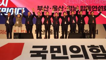 한 발 물러선 전한길…친길 vs 반길 갈등 여진은 계속