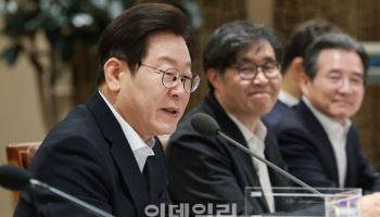 李대통령 “국가재정 씨앗 부족…비효율 예산 조정해야”
