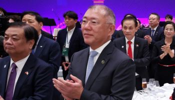 베트남 정상 만난 정의선…中·日과 현지 경쟁 해법 찾았나