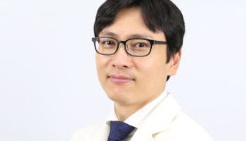 [전문의 칼럼]폭염에 '집콕'...시니어 허리 건강 비상