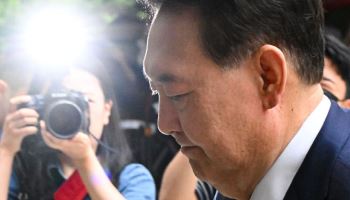 "尹, 에어컨 빵빵한 곳에서…" 전현희, 尹 구치소 근황 폭로