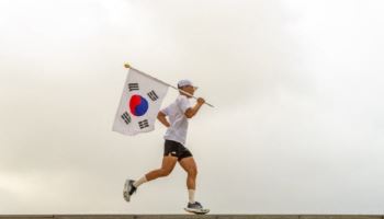 션, 광복 80주년에 81.5km 완주…23억원 기부