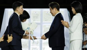 이국종 교수가 李에 건넨 ‘국민 임명장’ 내용은?
