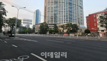 전승절 앞둔 베이징, 시내 활보한 전차·미사일[중국은 지금]