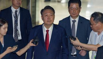 尹, '내란 수괴' 재판 불출석…오늘 궐석재판 진행