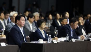 SK 최태원 “글로벌 전쟁서 이길 소버린 AI 만들겠다”(종합)