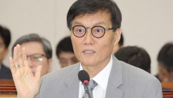 이창용 "원화코인 필요하지만 서둘러선 안돼…달러코인 규제 검토"