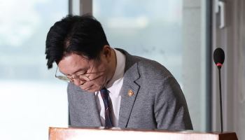 野 “코레일 오너 대통령 아닌가?”…노동장관, 철도사고에 사과