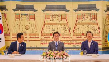 李대통령, 與지도부 만찬…"추석 전 검찰 개혁안 마련"