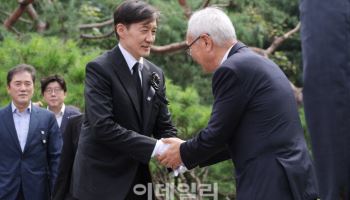 조국, 오늘 혁신당 복당…주말엔 文 예방