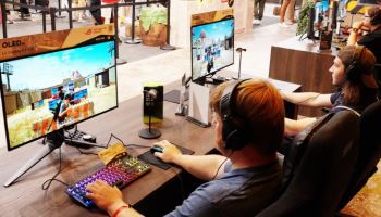 'LG디스플레이 OLED 패널로 PUBG 게임을'…게이머 공략