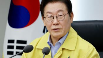 李대통령 지지율, 3%P 하락해 56%…민주 44%·국힘 25%