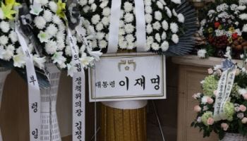 "생때같은 아들, 살려내"…열차 사고로 떠난 30세 신입, 눈물로 배웅