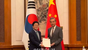 방중 특사단, 왕이 부장 만나 “엉클어진 한중 관계 정상 궤도로”