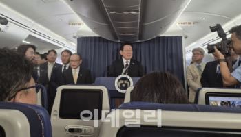 李대통령 "지지율 하락 감내…연연하지 않는다"