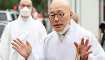 저고위, 조계종 진우스님에 감사패…"결혼 긍정 인식 제고"