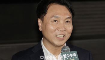 '尹 명예훼손 혐의' 언론인 재판 시작…"현대판 지록위마"
