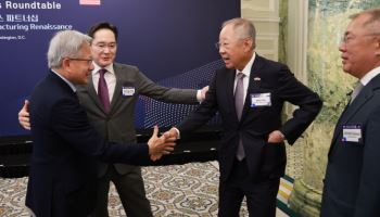 "209조 투자" 경제사절단, 트럼프 웃게 할 협력 카드 꺼냈다