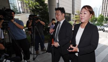 경찰, '이준석 여론조사비 대납 의혹' 강혜경 참고인 조사