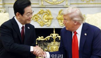 한미 정상회담, 파국 우려 딛고 ‘화기애애’ 마무리