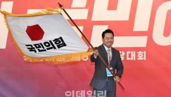 김문수에 역전승한 장동혁…'쇄신 칼날'과 '당 화합' 시험대에