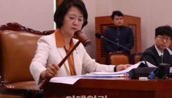 與 ‘더 센 특검법’ 법사위 소위 회부…野 반발 집단 퇴장